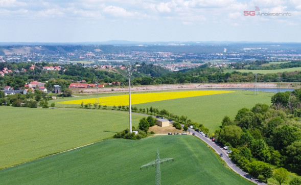 Mobilfunkmast auf dem Land