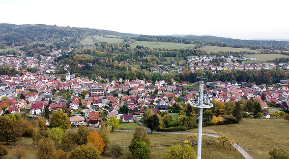 Funkmast in Dorfnähe