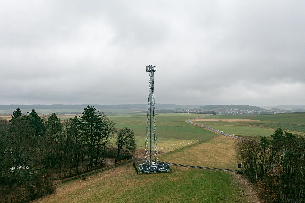 O2 Telefonica errichtete im hessischen Kirtorf den ersten energieautarken Sendemast