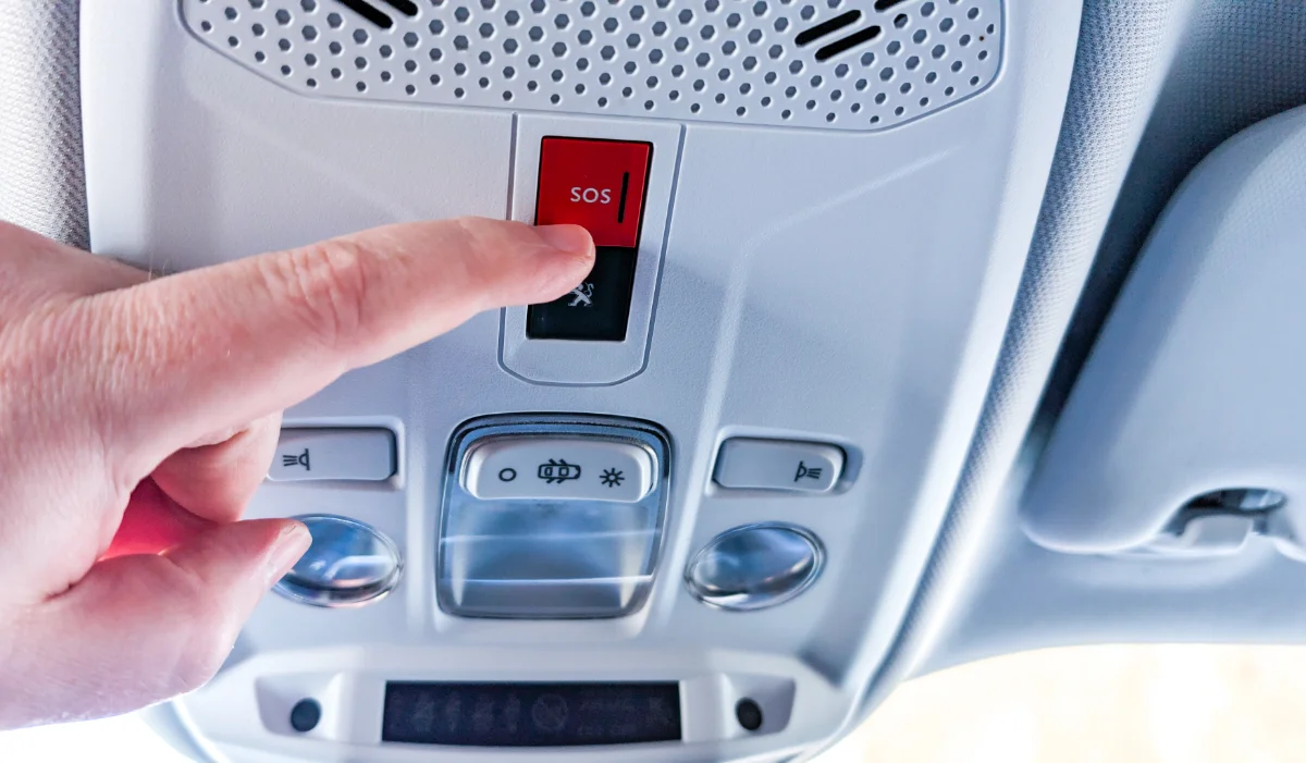 eCall-System für Notruf in einem Peugeot von 2021 eCall-System für Notrufe im Auto