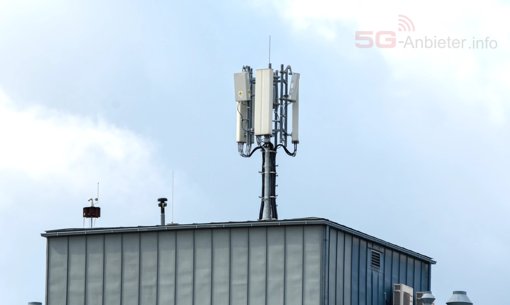 5G Antenne auf dem Dach
