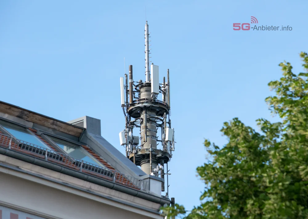 5G Mast in der Stadt