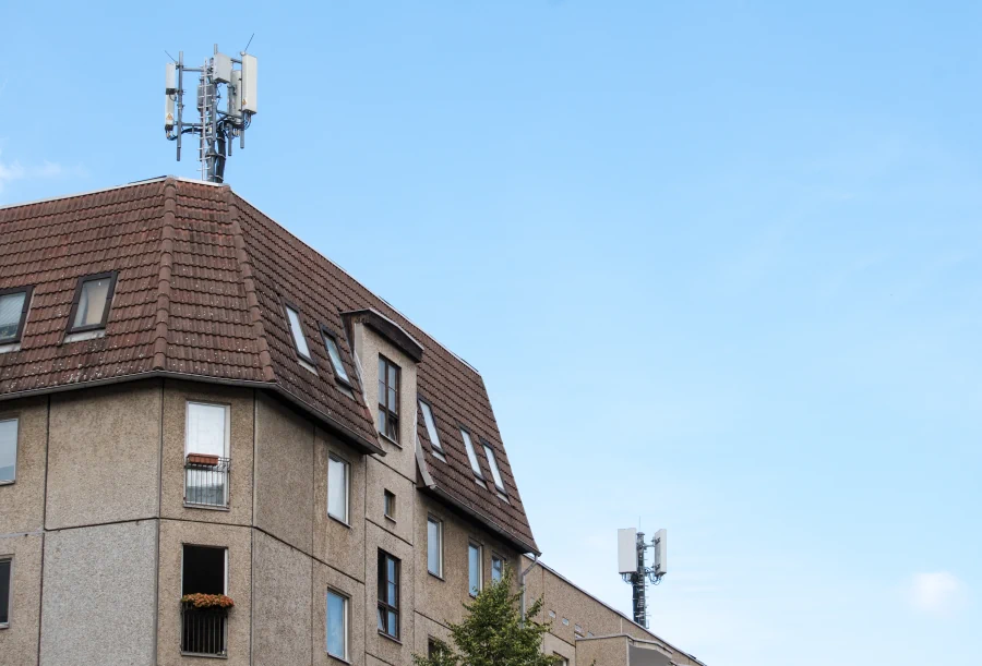 5G Antennen auf dem Dach